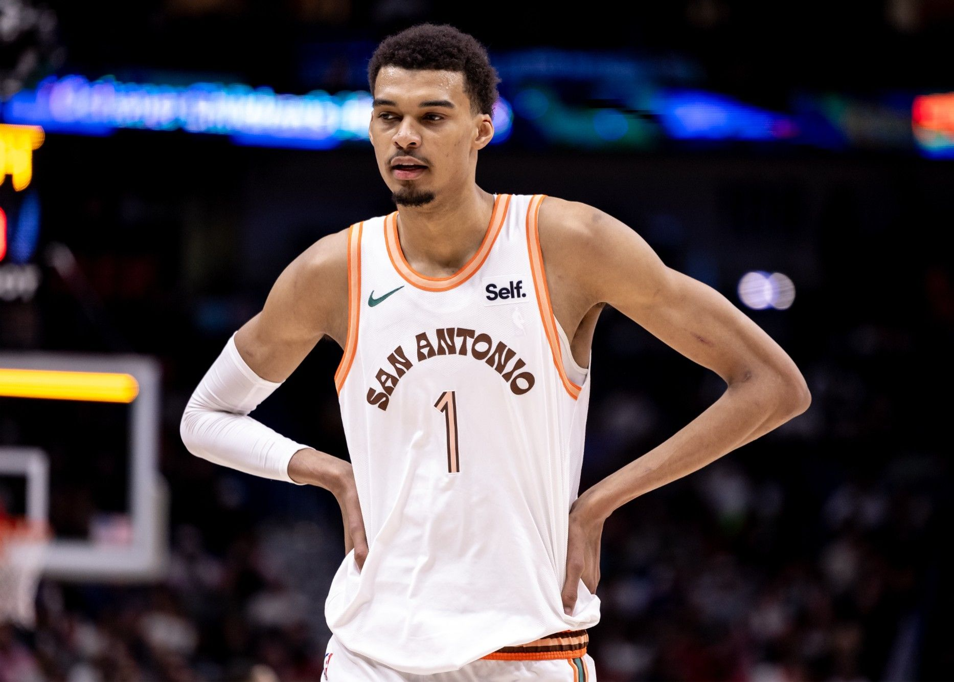 星空体育官网-文班亚马：为了一名球星拆散球队很少会奏效，希望马刺更加均衡