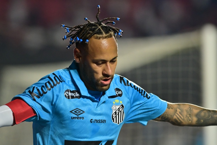 网页版登录入口-巴西前国脚：内马尔还是不成熟，他习惯于被追捧和自我宣传